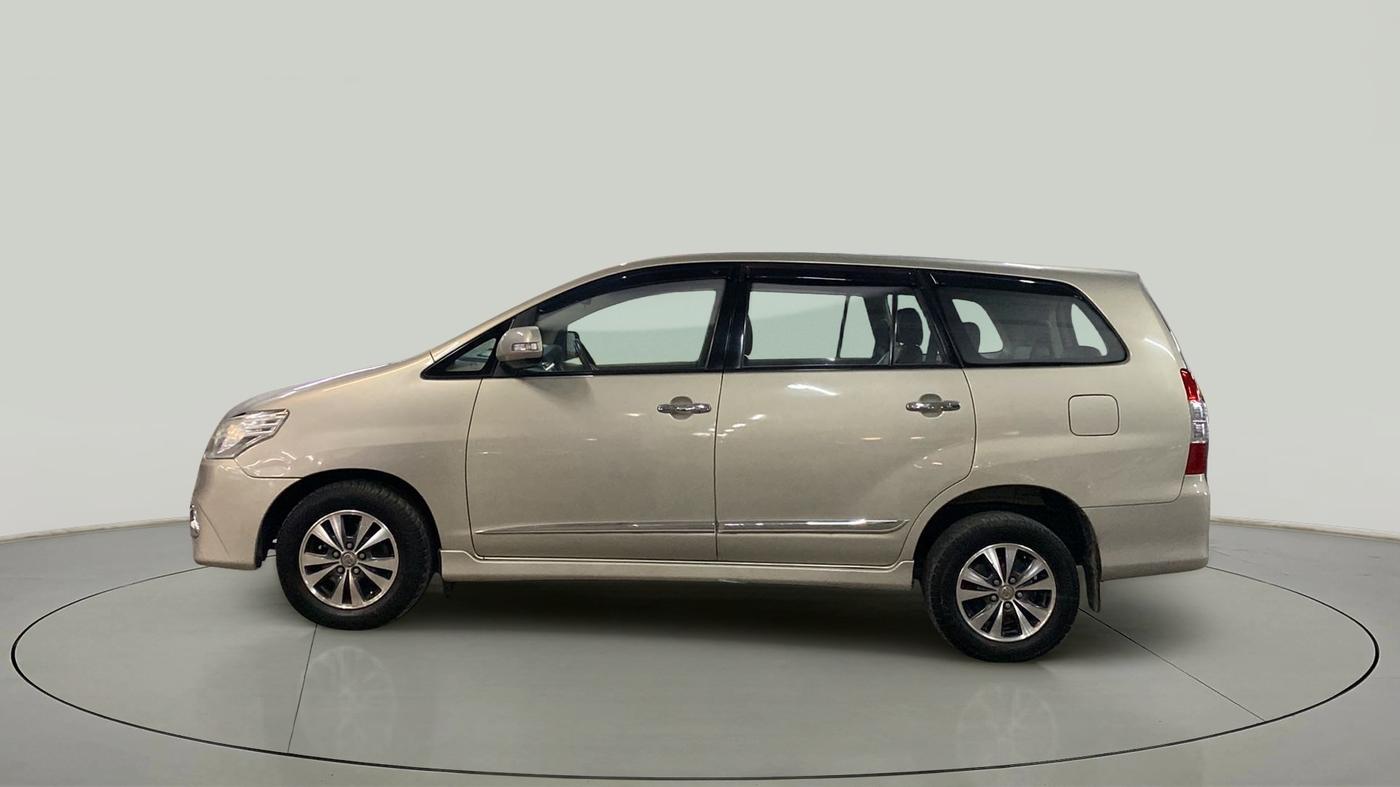 2015 Toyota Innova 2.5 VX 7 STR, Diesel, Manual, 1,06,906 km, Left Side