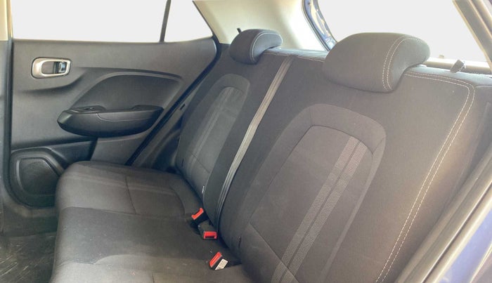 2022 Hyundai VENUE SX 1.0 TURBO, Petrol, Manual, 30,590 km, Right Side Rear Door Cabin
