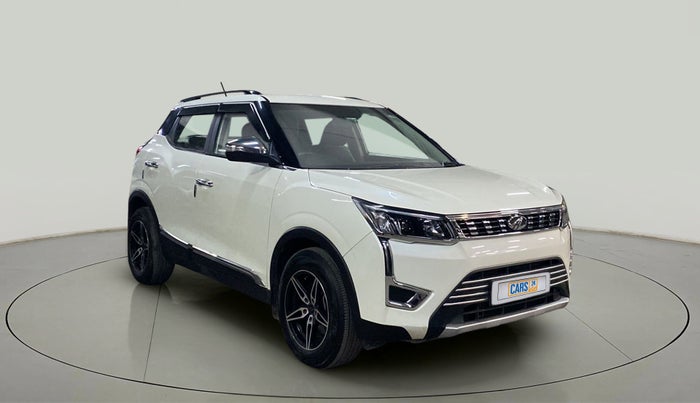 2022 Mahindra XUV300 W8 1.5 DIESEL, Diesel, Manual, 33,410 km, Right Front Diagonal