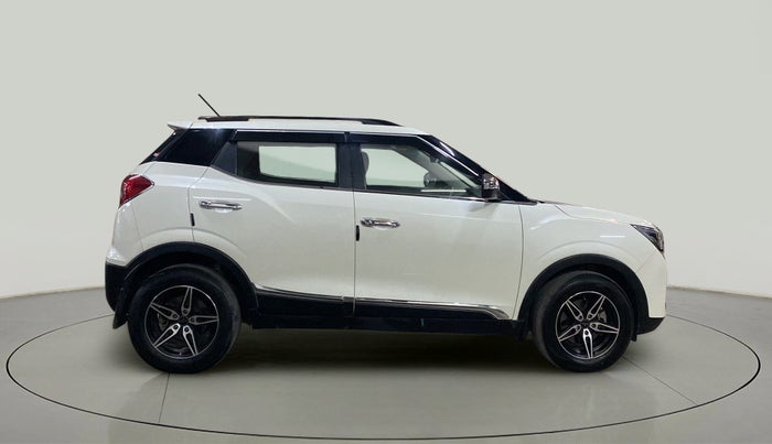 2022 Mahindra XUV300 W8 1.5 DIESEL, Diesel, Manual, 33,410 km, Right Side View