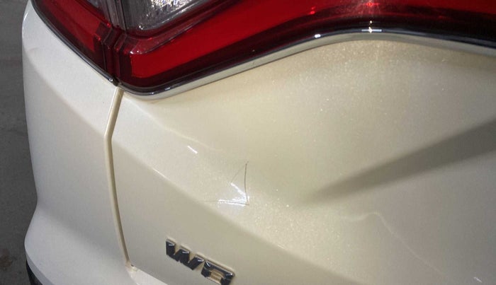 2022 Mahindra XUV300 W8 1.5 DIESEL, Diesel, Manual, 33,410 km, Dicky (Boot door) - Minor scratches