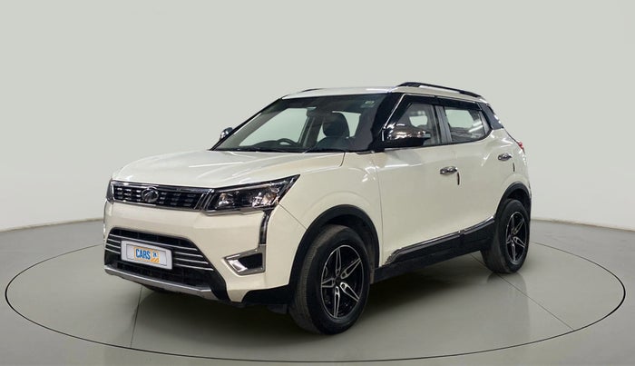 2022 Mahindra XUV300 W8 1.5 DIESEL, Diesel, Manual, 33,410 km, Left Front Diagonal