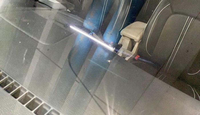 2022 Mahindra XUV300 W8 1.5 DIESEL, Diesel, Manual, 33,410 km, Front windshield - Minor spot on windshield