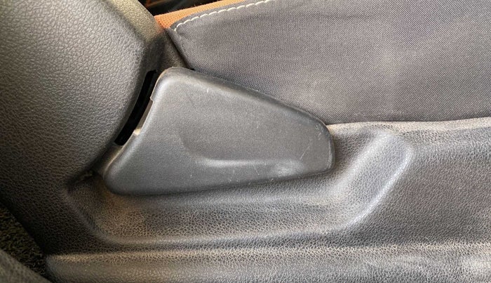 2021 Renault Kwid CLIMBER 1.0 AMT (O), Petrol, Automatic, 45,079 km, Driver Side Adjustment Panel