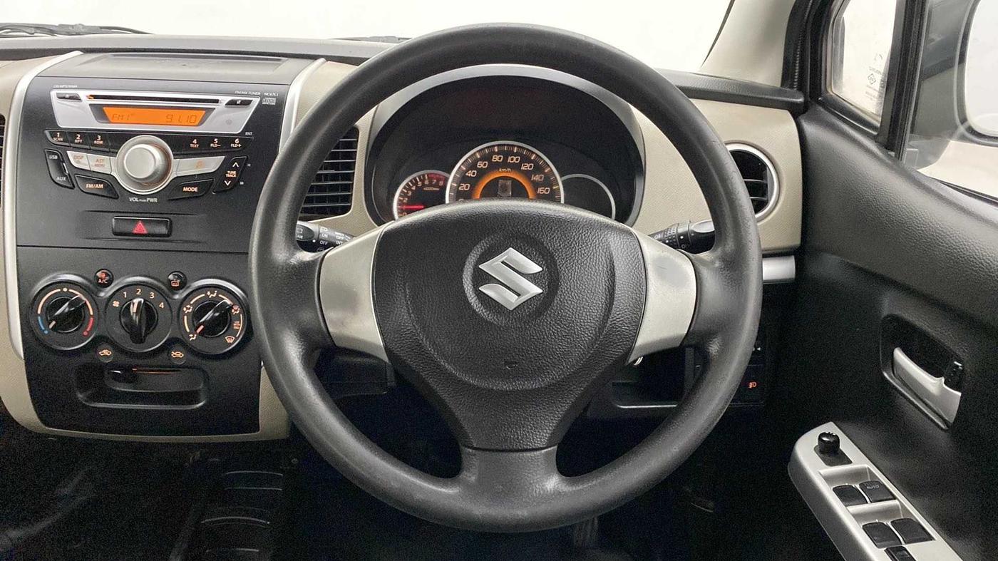 2015 Maruti Wagon R 1.0 VXI, Petrol, Manual, 1,10,669 km, Steering Wheel Close Up