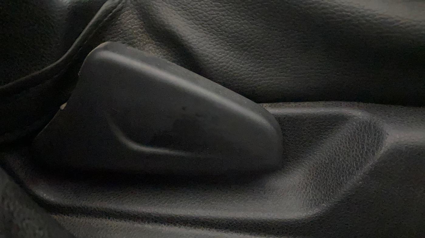 2018 Renault Kwid RXT 1.0 (O), Petrol, Manual, 72,816 km, Driver Side Adjustment Panel