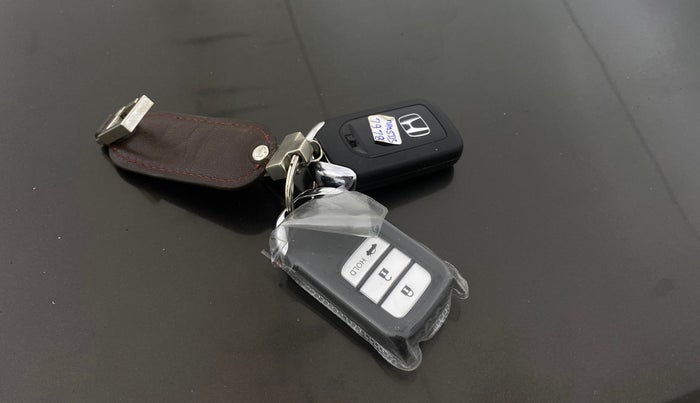 2018 Honda Amaze 1.2L I-VTEC VX, CNG, Manual, 9,032 km, Key Close Up