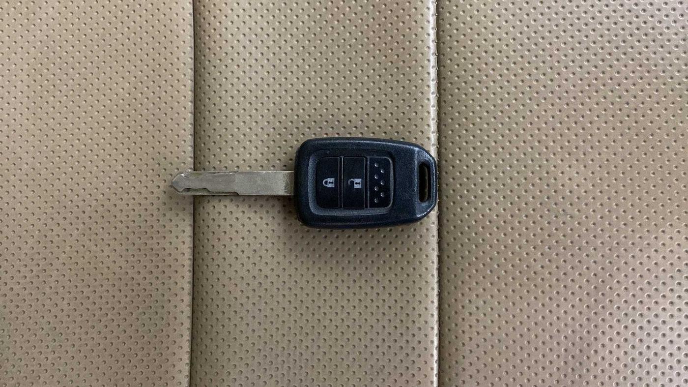 2019 Honda Amaze 1.2L I-VTEC S, CNG, Manual, 47,429 km, Key Close Up