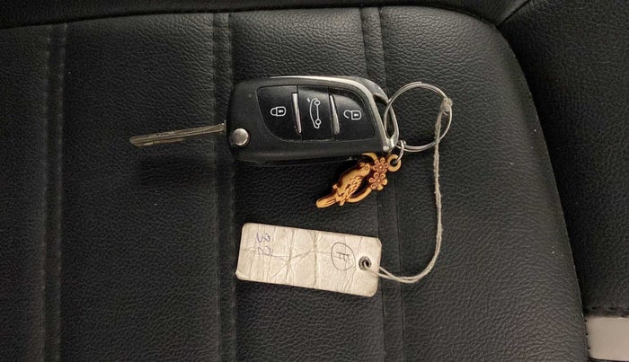 2018 Tata NEXON KRAZ PLUS PETROL, Petrol, Manual, 36,065 km, Key Close Up