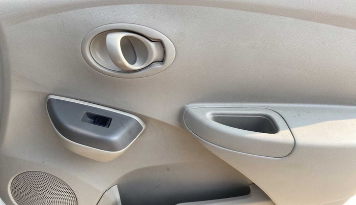 2015 Datsun Go T, Petrol, Manual, 1,05,938 km, Driver Side Adjustment Panel