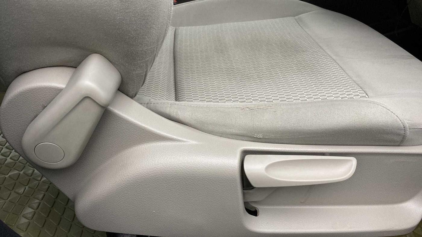 2012 Volkswagen Polo COMFORTLINE 1.2L, Diesel, Manual, 93,691 km, Driver Side Adjustment Panel