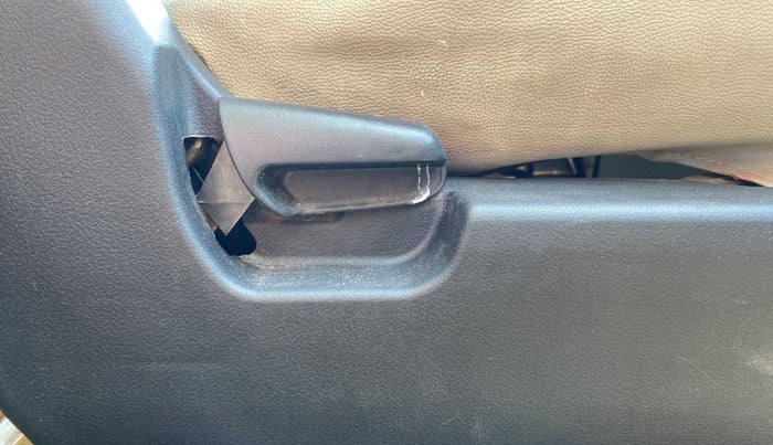 2015 Maruti Wagon R 1.0 VXI, Petrol, Manual, 43,791 km, Driver Side Adjustment Panel