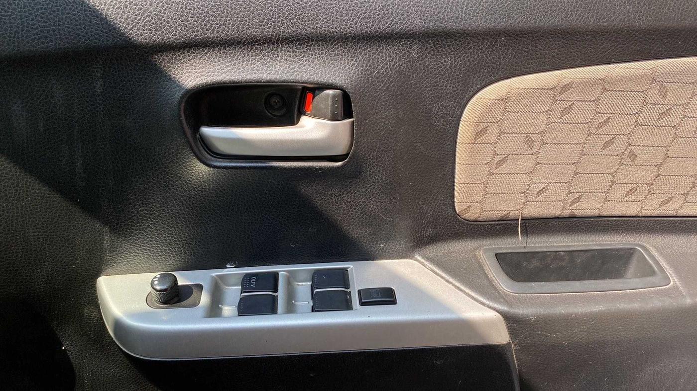 2015 Maruti Wagon R 1.0 VXI, Petrol, Manual, 43,791 km, Driver Side Door Panels Control