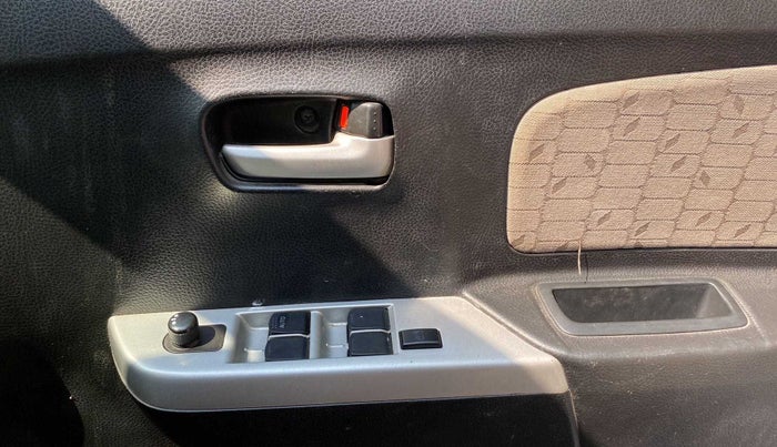 2015 Maruti Wagon R 1.0 VXI, Petrol, Manual, 43,791 km, Driver Side Door Panels Control