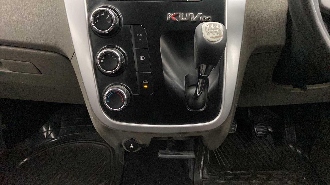 2016 Mahindra Kuv100 K6 5 STR, Petrol, Manual, 43,174 km, Gear Lever