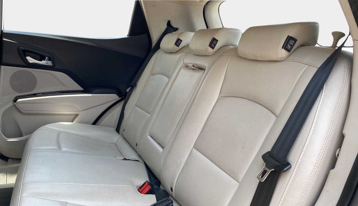 2020 Mahindra XUV300 W8 (O) 1.5 DIESEL AMT, Diesel, Automatic, 64,767 km, Right Side Rear Door Cabin