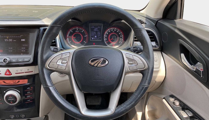 2020 Mahindra XUV300 W8 (O) 1.5 DIESEL AMT, Diesel, Automatic, 64,767 km, Steering Wheel Close Up