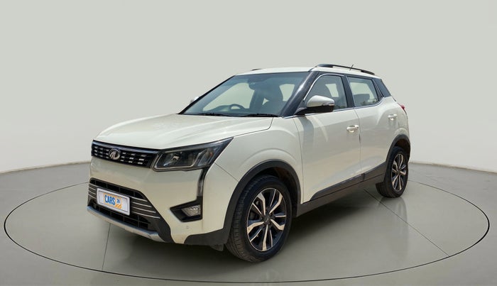 2020 Mahindra XUV300 W8 (O) 1.5 DIESEL AMT, Diesel, Automatic, 64,767 km, Left Front Diagonal