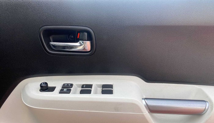 2023 Maruti IGNIS DELTA 1.2 AMT, Petrol, Automatic, 469 km, Driver Side Door Panels Control