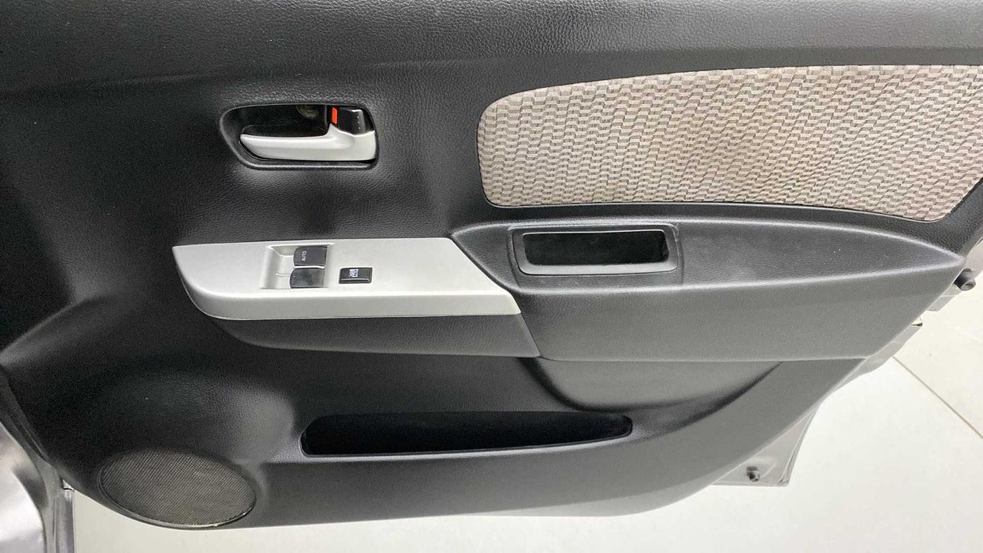 2013 Maruti Wagon R 1.0 LXI, Petrol, Manual, 39,363 km, Driver Side Door Panels Control