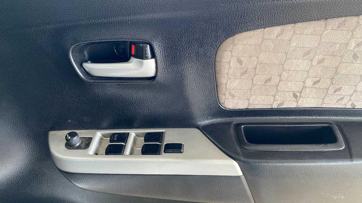 2015 Maruti Wagon R 1.0 VXI, Petrol, Manual, 97,510 km, Driver Side Door Panels Control