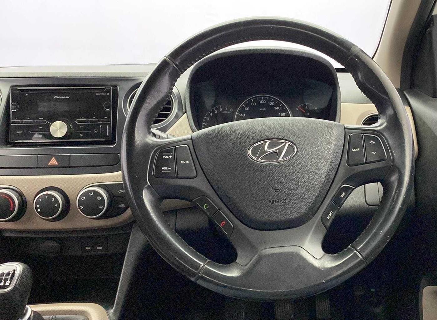 2014 Hyundai Grand i10 ASTA (O) 1.2 KAPPA VTVT, Petrol, Manual, 78,689 km, Steering Wheel Close Up