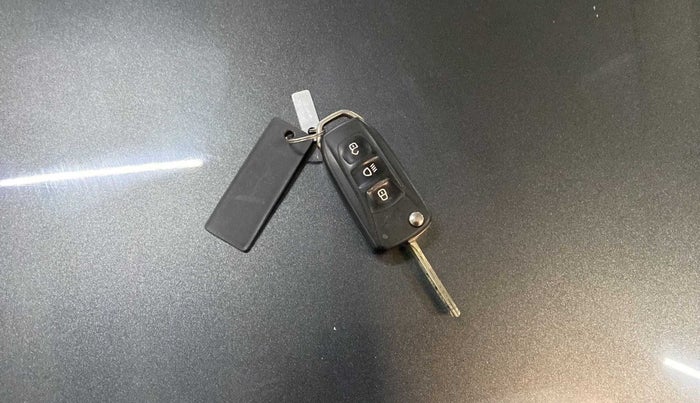2021 Tata Tiago XT (O) PETROL, Petrol, Manual, 47,999 km, Key Close Up