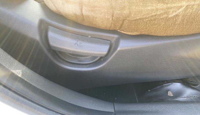 2019 Hyundai Grand i10 SPORTZ AT 1.2 KAPPA VTVT, Petrol, Automatic, 38,782 km, Driver Side Adjustment Panel