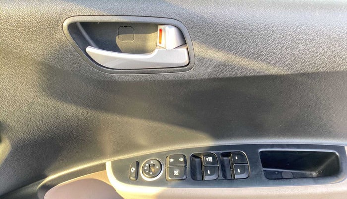 2019 Hyundai Grand i10 SPORTZ AT 1.2 KAPPA VTVT, Petrol, Automatic, 38,782 km, Driver Side Door Panels Control