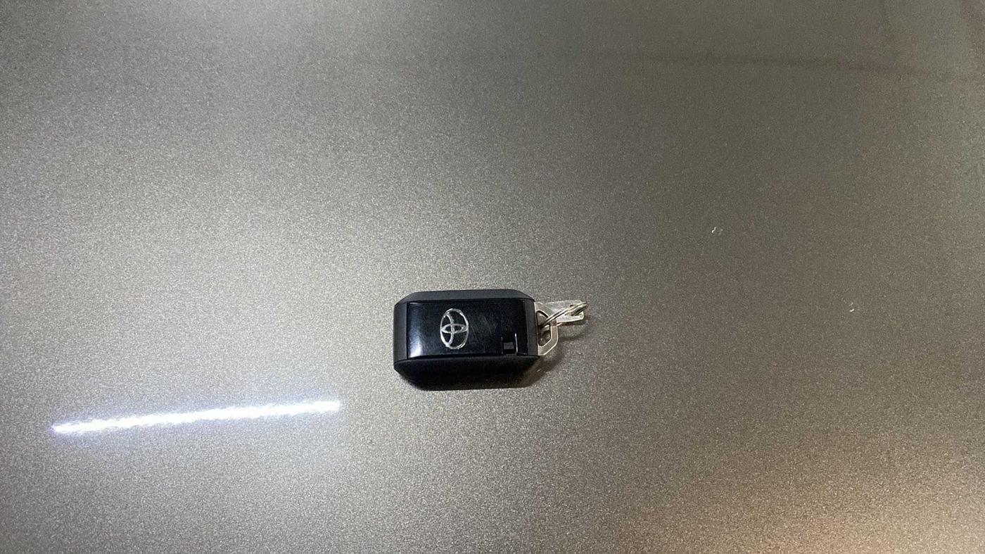 2020 Toyota Glanza V, Petrol, Manual, 22,035 km, Key Close Up