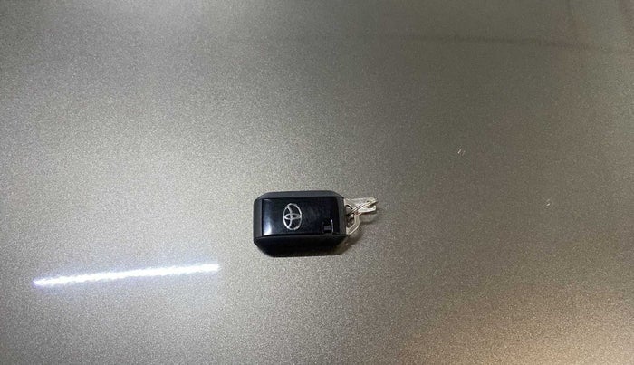 2020 Toyota Glanza V, Petrol, Manual, 22,035 km, Key Close Up