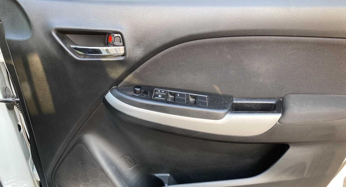 2017 Maruti Baleno DELTA PETROL 1.2, Petrol, Manual, 1,00,988 km, Driver Side Door Panels Control