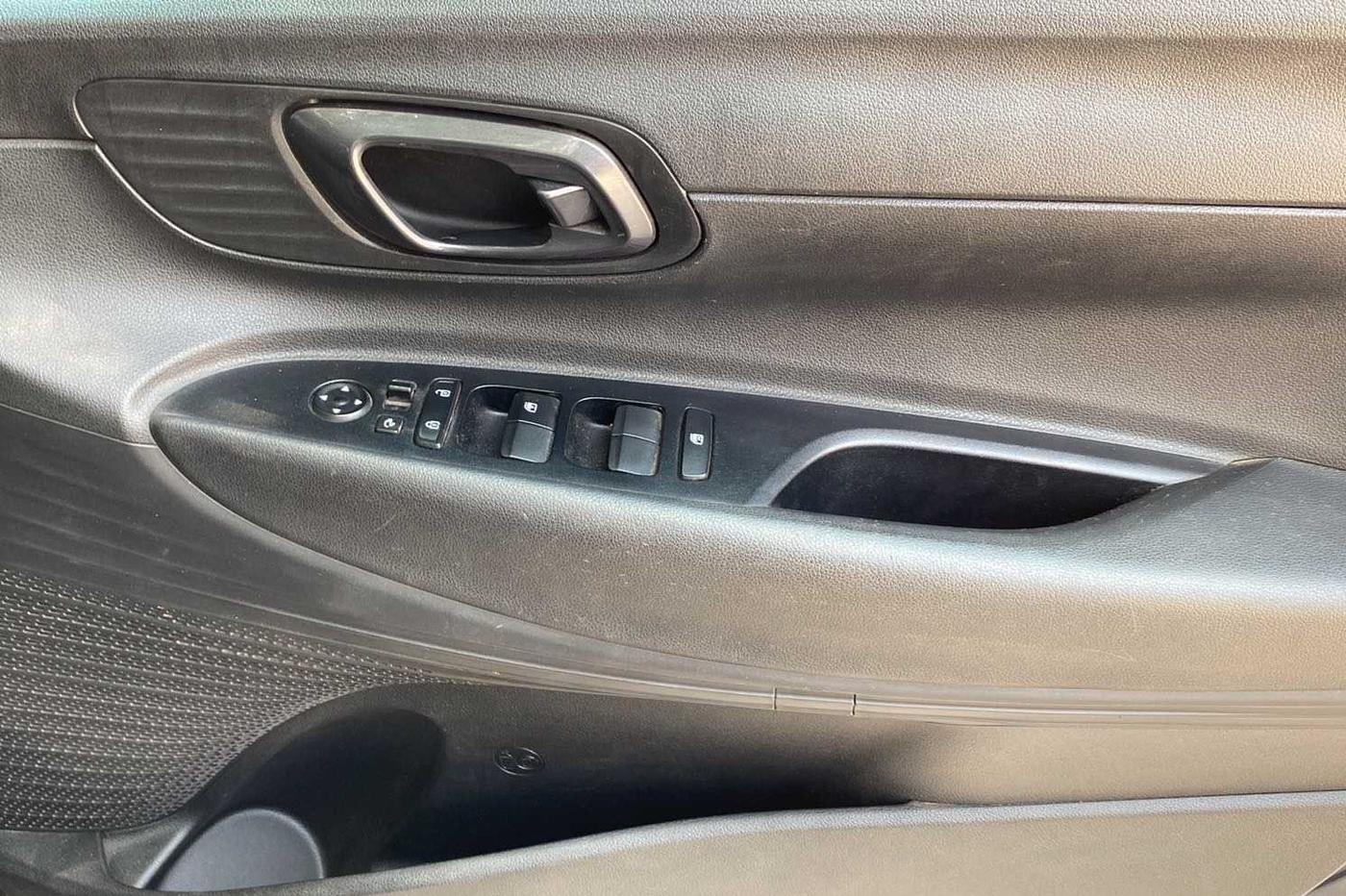 2021 Hyundai NEW I20 SPORTZ 1.2 MT, Petrol, Manual, 27,187 km, Driver Side Door Panels Control