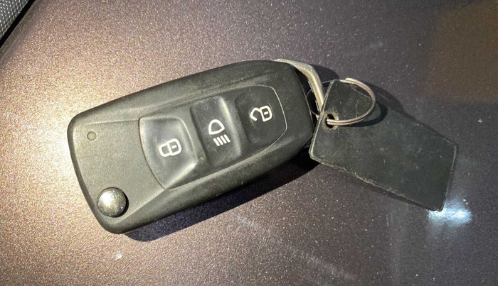 2019 Tata Tiago XZ PETROL, CNG, Manual, 65,217 km, Key Close Up
