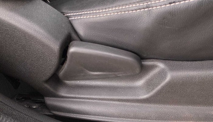2021 Renault Kwid NEOTECH RXL 0.8, Petrol, Manual, 9,814 km, Driver Side Adjustment Panel