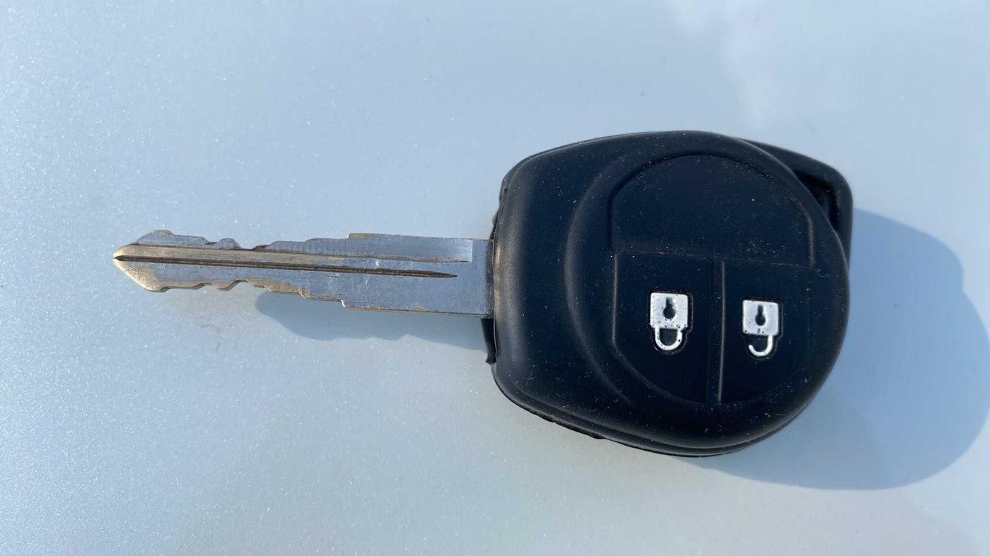 2014 Maruti Swift VXI, CNG, Manual, 32,402 km, Key Close Up