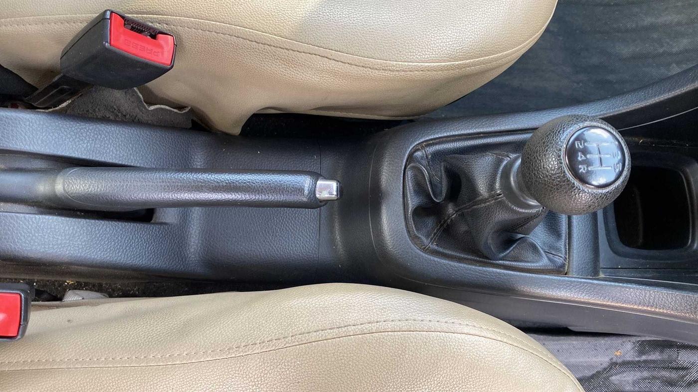 2014 Maruti Swift VXI, CNG, Manual, 32,402 km, Gear Lever