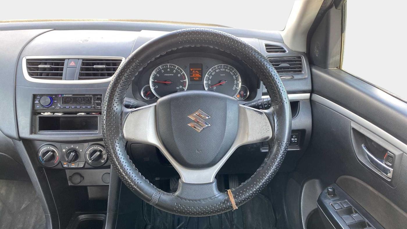 2014 Maruti Swift VXI, CNG, Manual, 32,402 km, Steering Wheel Close Up