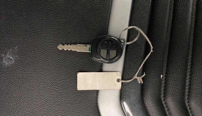 2021 Maruti Vitara Brezza LXI, Petrol, Manual, 24,672 km, Key Close Up
