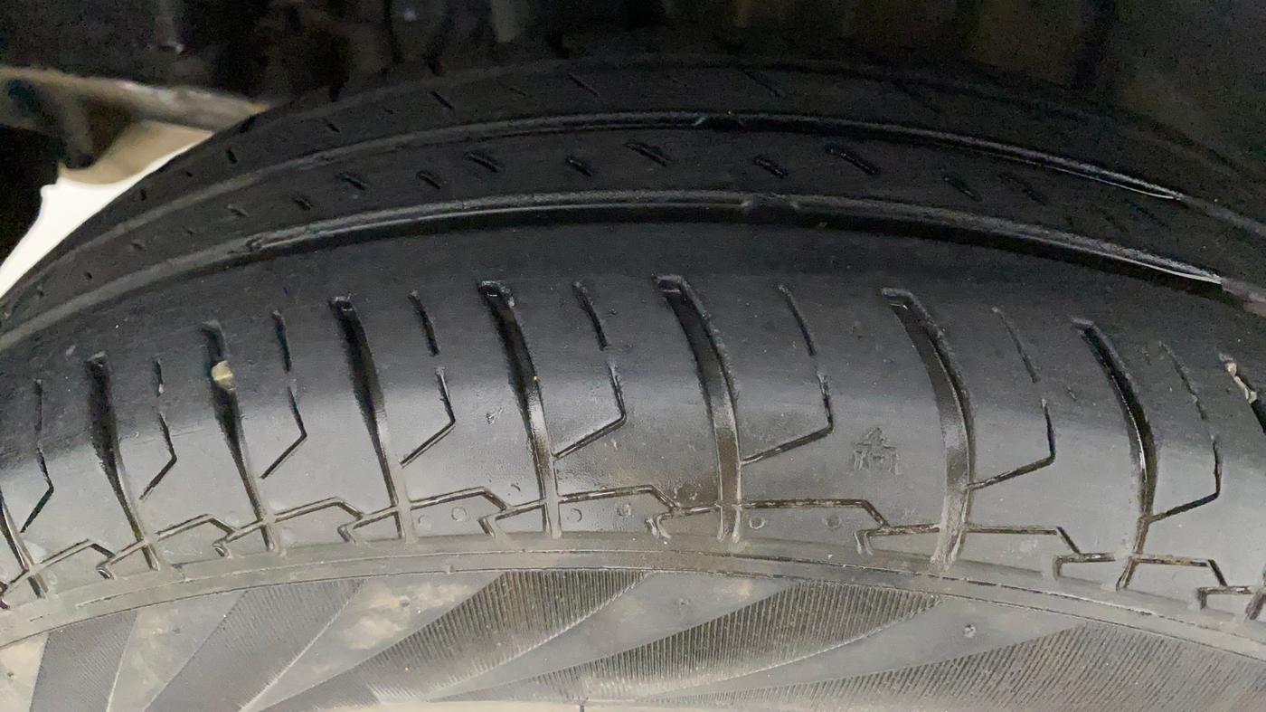 2022 Maruti Swift VXI, Petrol, Manual, 40,391 km, Right Rear Tyre Tread