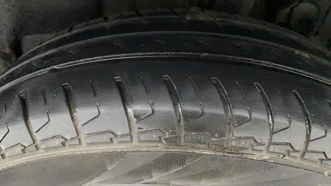 2022 Maruti Swift VXI, Petrol, Manual, 40,391 km, Left Rear Tyre Tread
