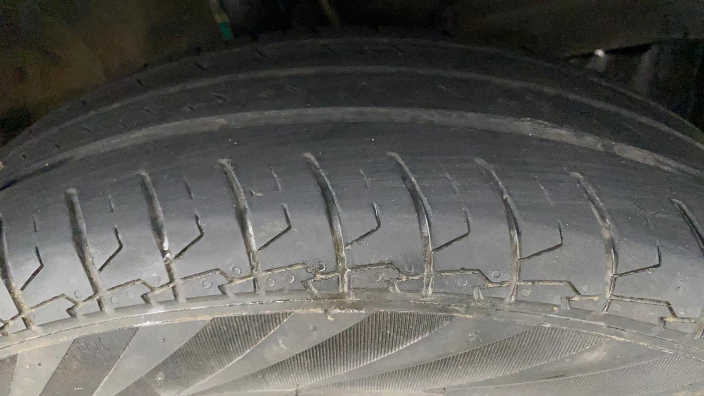 2022 Maruti Swift VXI, Petrol, Manual, 40,391 km, Right Front Tyre Tread