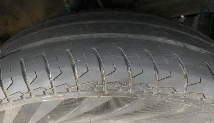 2022 Maruti Swift VXI, Petrol, Manual, 40,391 km, Right Front Tyre Tread