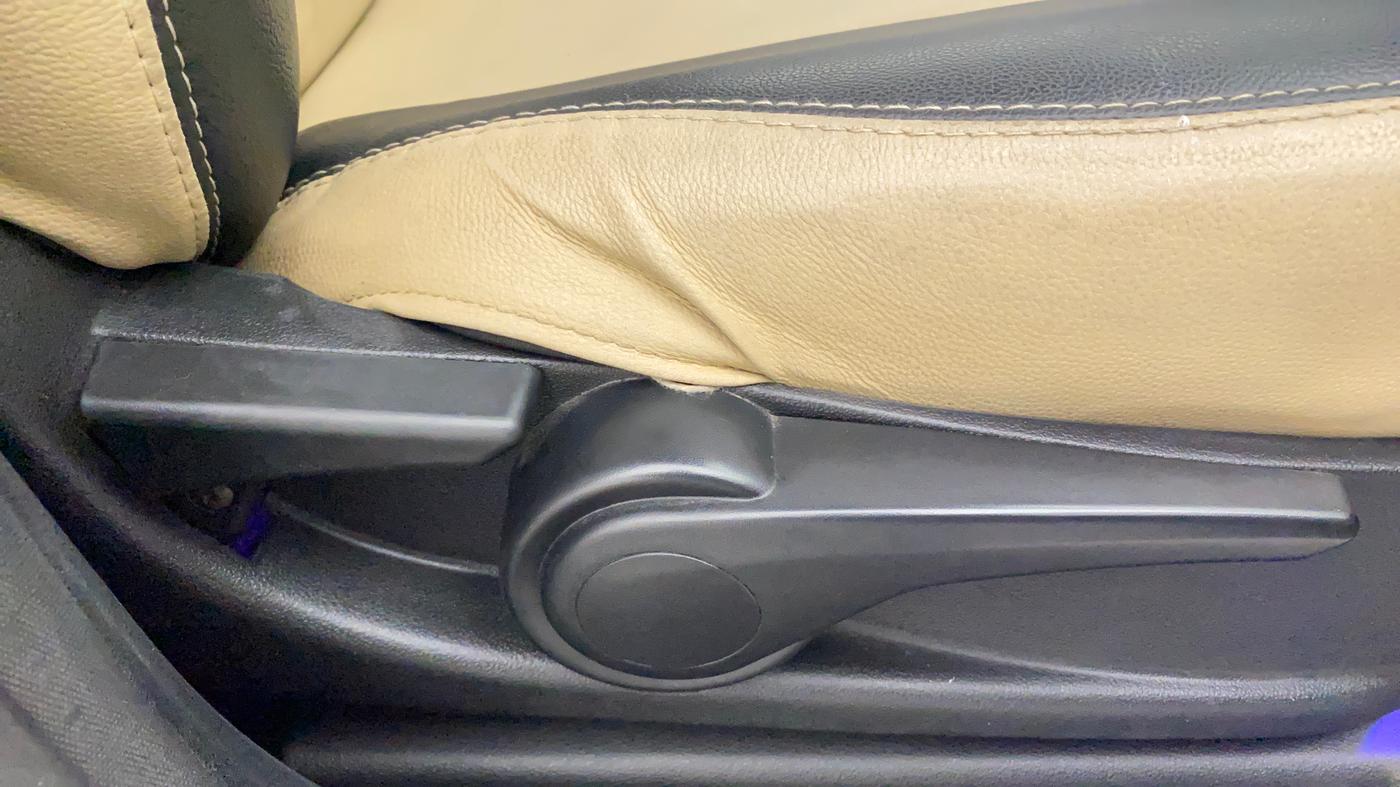 2017 Tata Tiago XZ PETROL, Petrol, Manual, 38,722 km, Driver Side Adjustment Panel