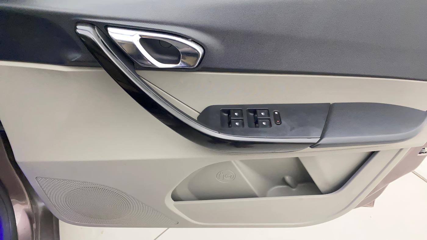 2017 Tata Tiago XZ PETROL, Petrol, Manual, 38,722 km, Driver Side Door Panels Control