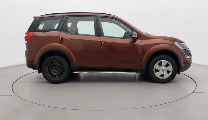 2019 Mahindra XUV500 W7, Diesel, Manual, 1,09,163 km, Right Side View