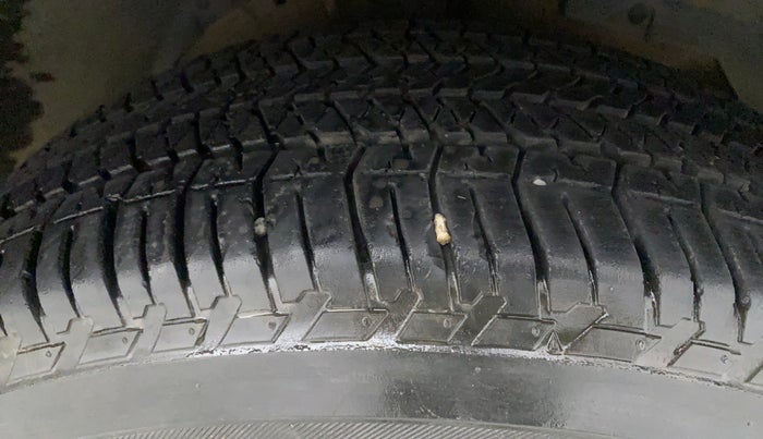 2019 Mahindra XUV500 W7, Diesel, Manual, 1,09,163 km, Right Front Tyre Tread
