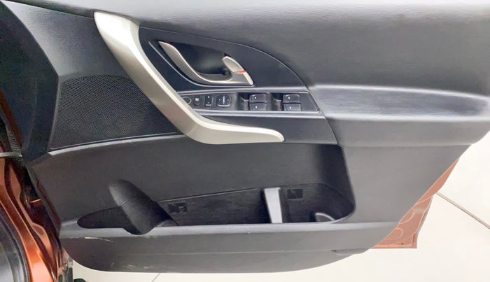 2019 Mahindra XUV500 W7, Diesel, Manual, 1,09,163 km, Driver Side Door Panels Control