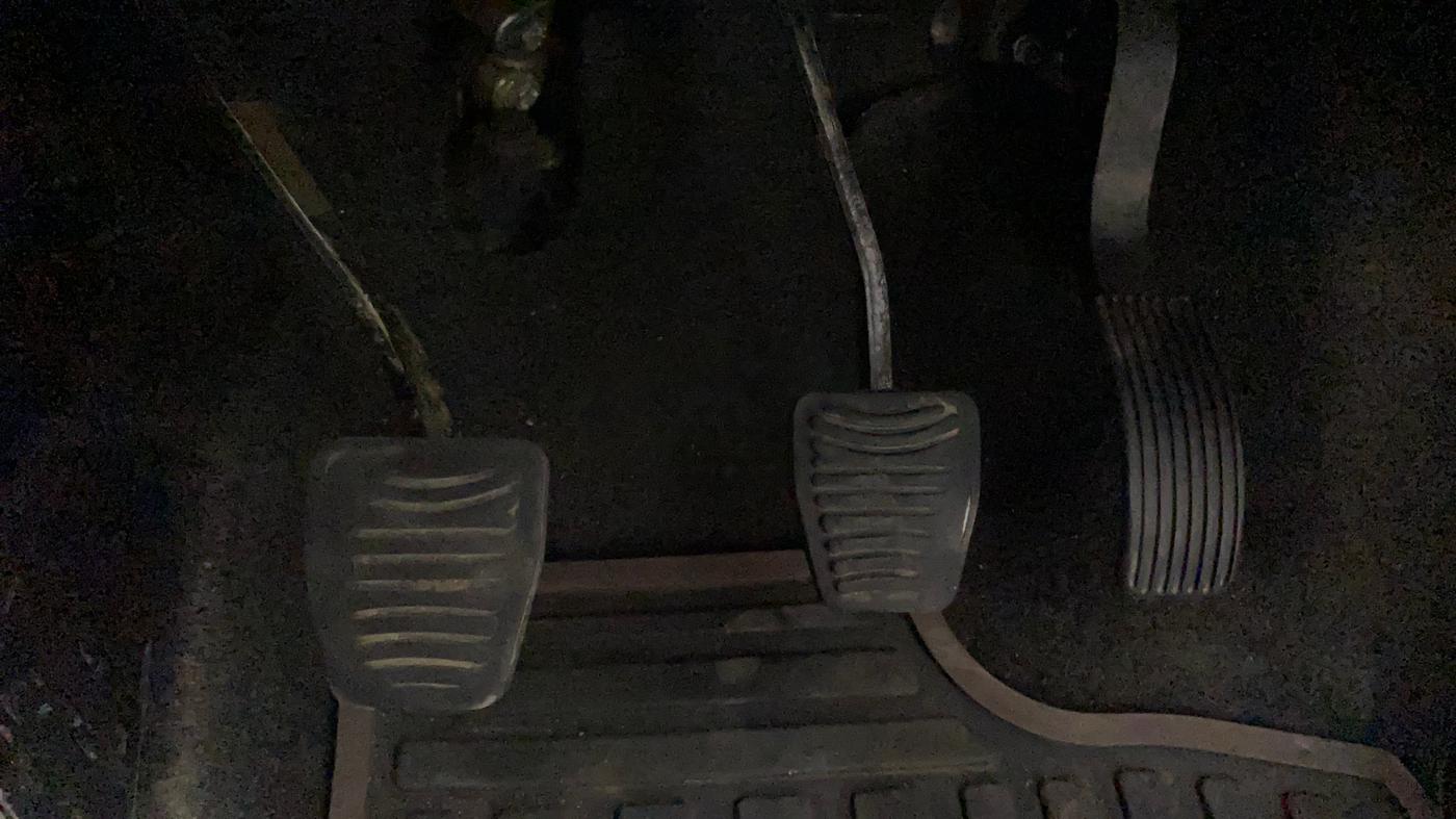 2019 Mahindra XUV500 W7, Diesel, Manual, 1,09,163 km, Pedals