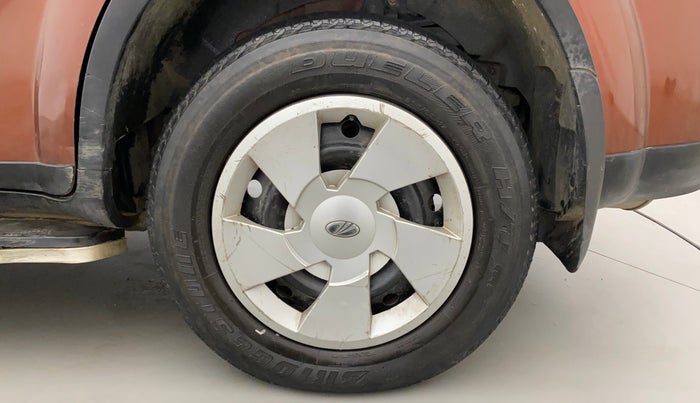 2019 Mahindra XUV500 W7, Diesel, Manual, 1,09,163 km, Left Rear Wheel